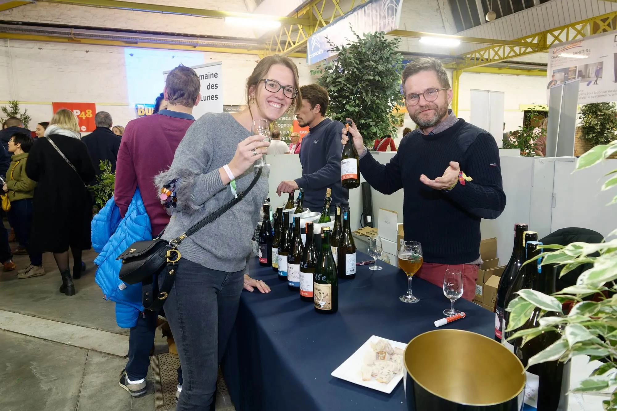 Couple dégustant du vin au salon CAP VIN
